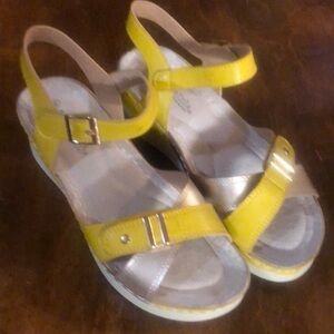 Velcro low platform sandals